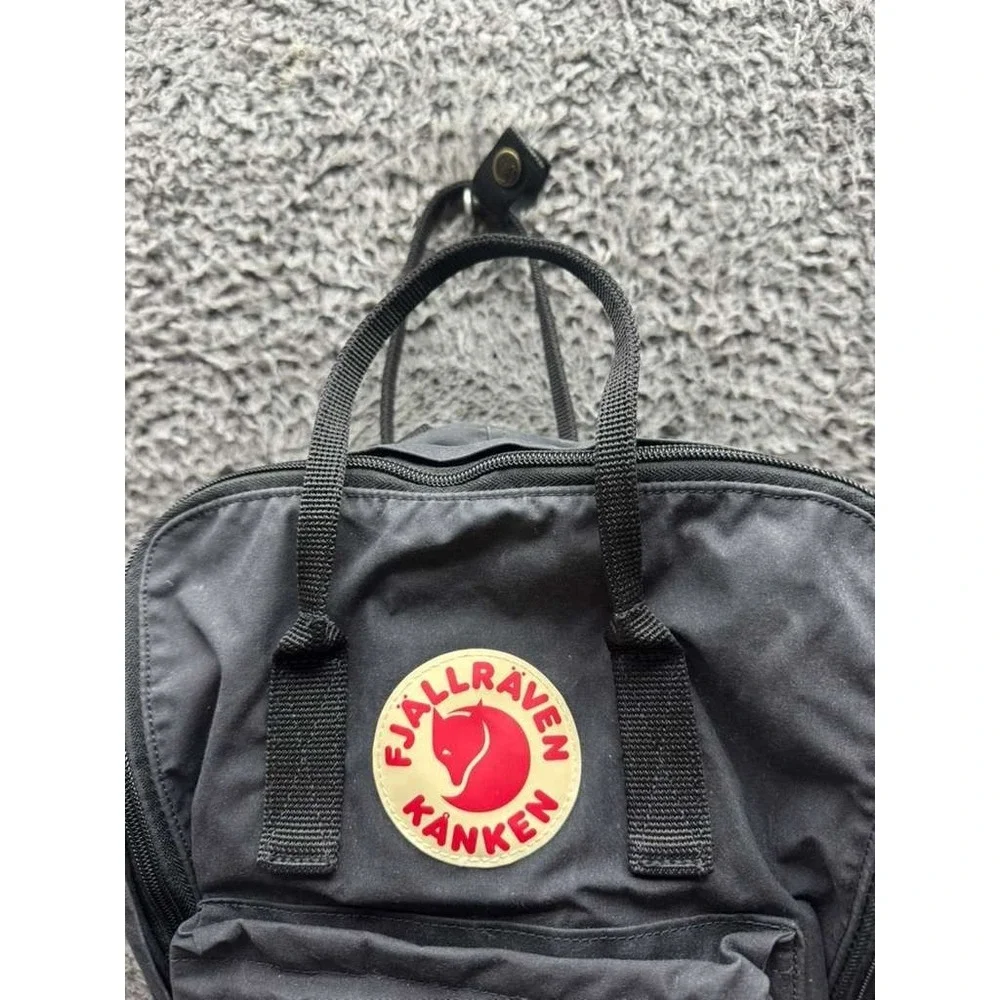 Fjallraven Kanken Classic Vinylon Everyday Outdoor Backpack Black‎ Unisex